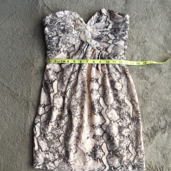 🍂 H&M Strapless Snakeskin Print Dress Size 4 🍂 - Picture 7 of 8